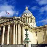 Cosy Studio Saint Michel Central Paris.
