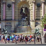 Cosy Studio Saint Michel Central Paris.